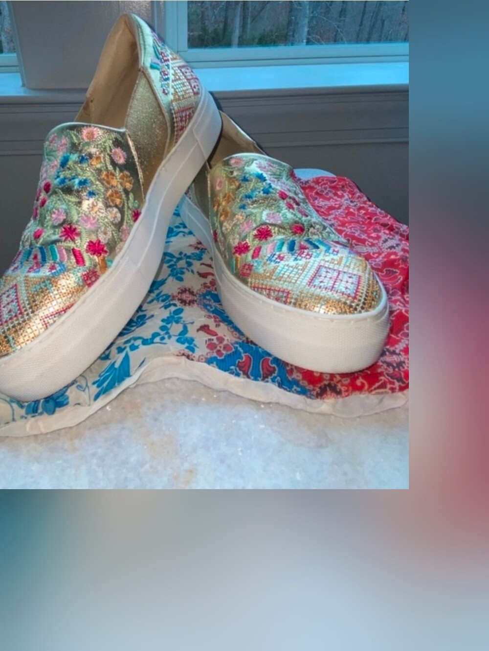 JOHNNY WAS EMBROIDERED SLIP-ON SIZE 9 + DUST BAG
